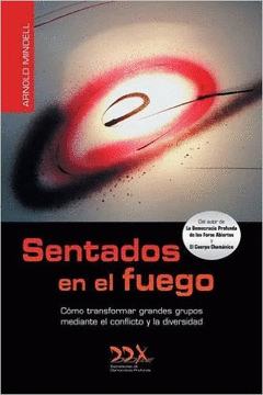  SENTADOS EN EL FUEGO